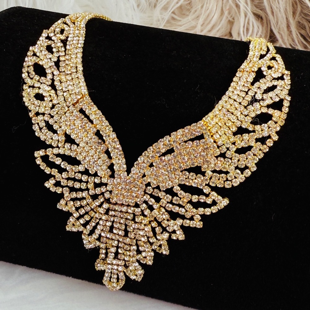 Goldtone bling lightweight statement necklace - Picture 4 of 10